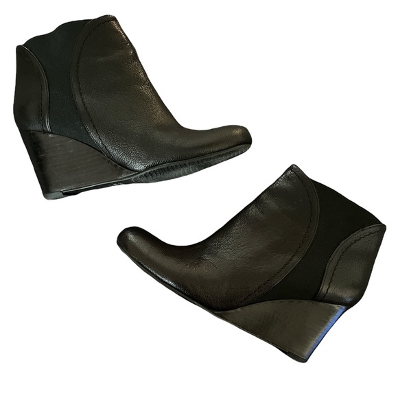 Stuart Weitzman Shoes - STUART WEITZMAN Black Leather Ankle Booties Wedge Heel Pull On 8